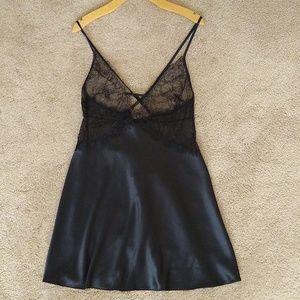 Victoria's Secret M Black Shear on Top Sleep Wear
